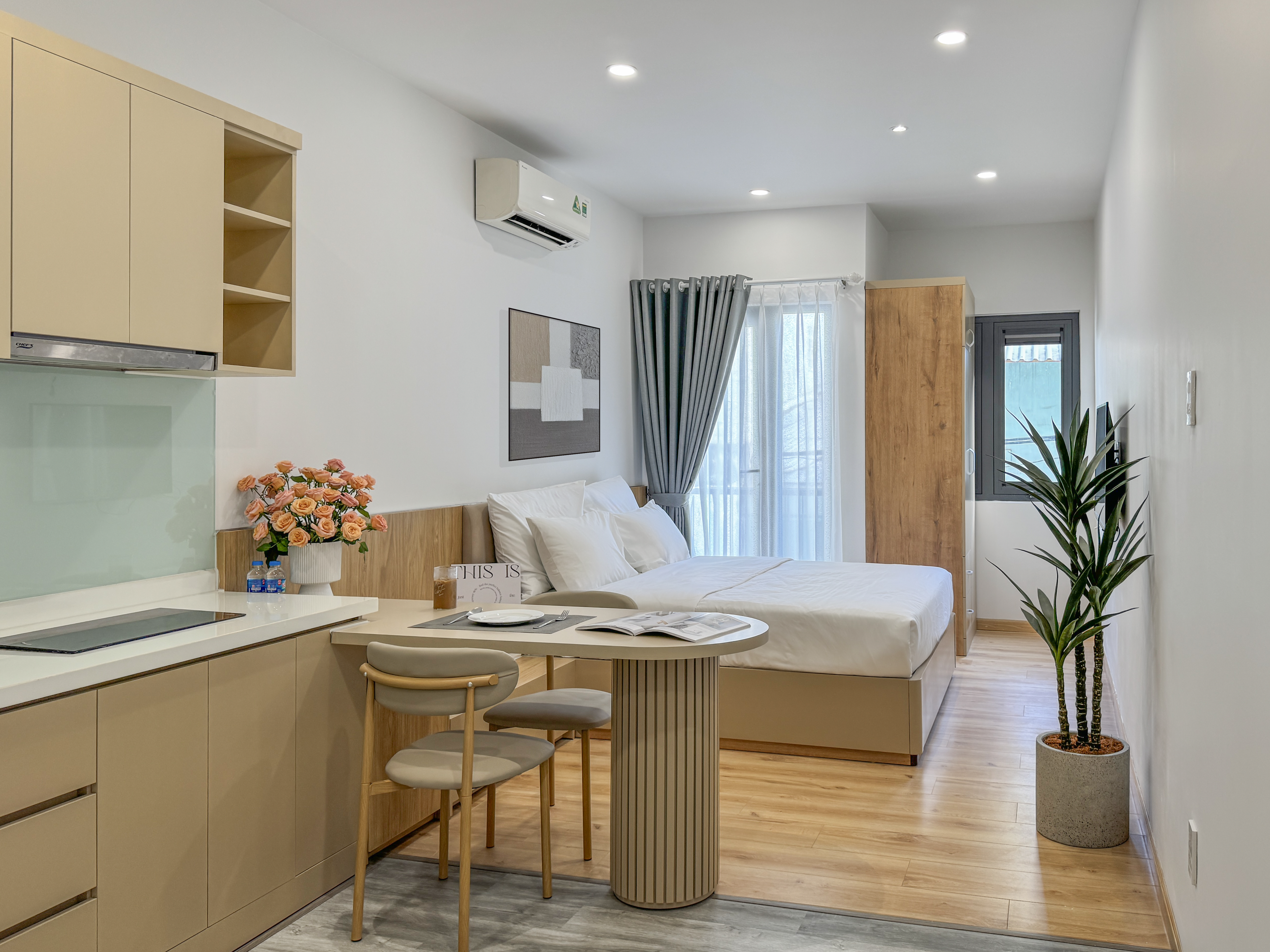 Phòng ngủ tiện nghi tại NEST DC với thiết kế hiện đại