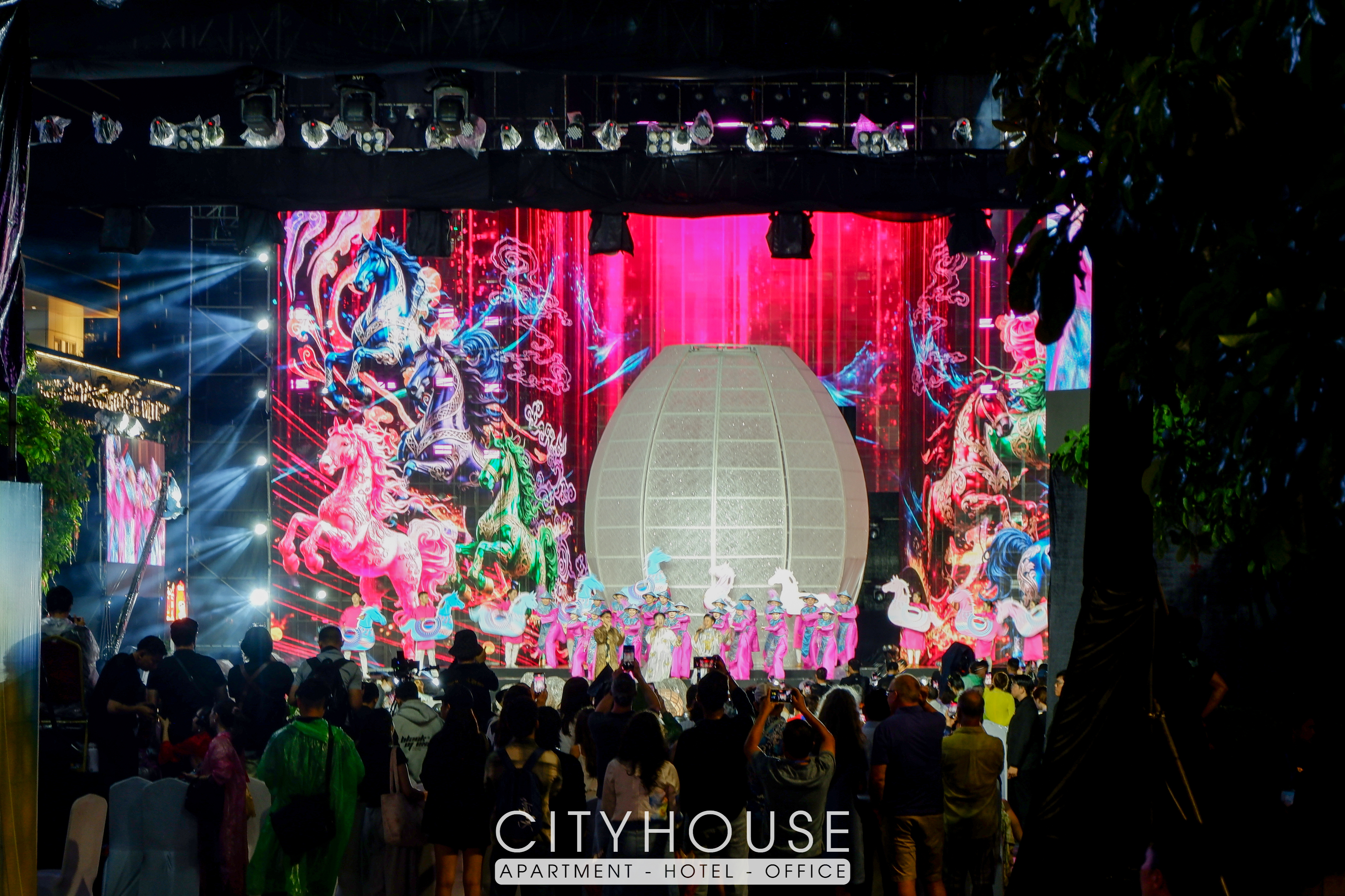 Trình diễn thời trang áo dài nghệ thuật 2026