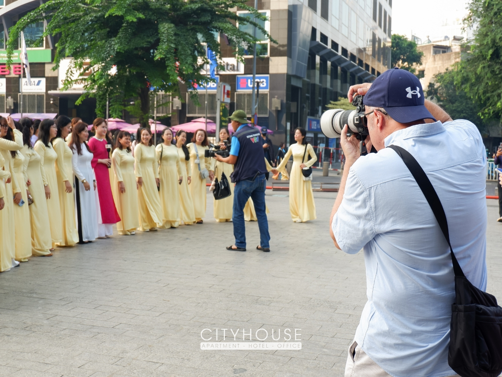 Đồng diễn áo dài tại Phố đi bộ Nguyễn Huệ 2026