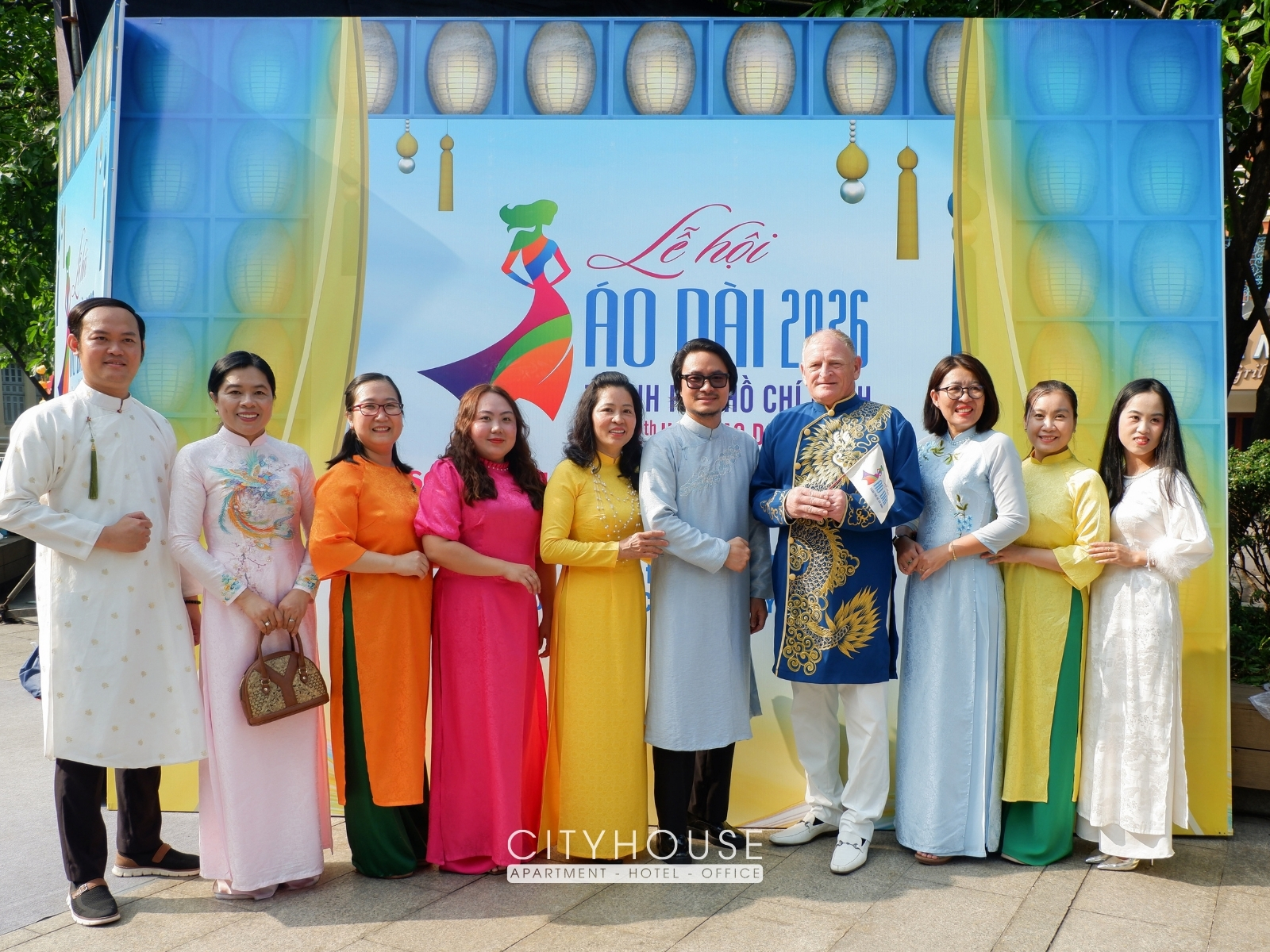 Đồng diễn áo dài tại Phố đi bộ Nguyễn Huệ 2026