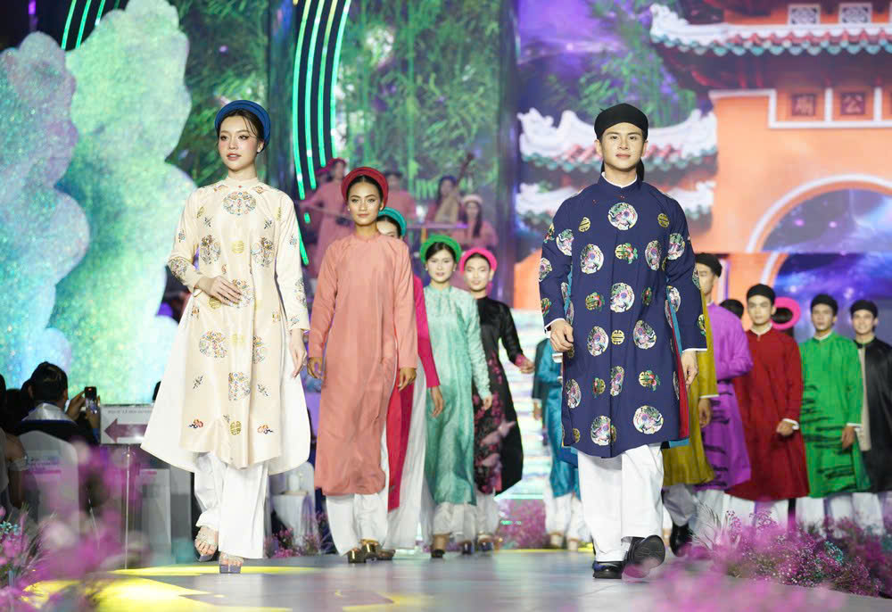 Diễu hành Áo dài trong khuôn khổ Lễ hội Áo dài Thành phố Hồ Chí Minh lần thứ 11, năm 2025