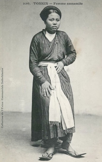 Áo dài giao lãnh tài liệu Pháp